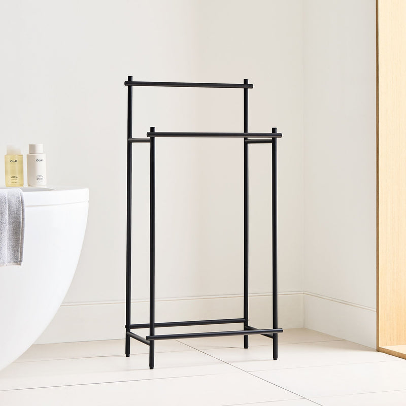 FREESTANDING TOWEL RACK