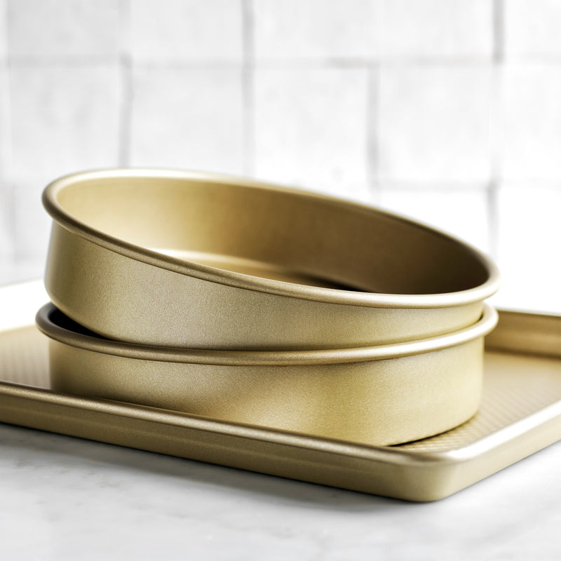 WILLIAMS SONOMA GOLDTOUCH® ROUND CAKE PAN