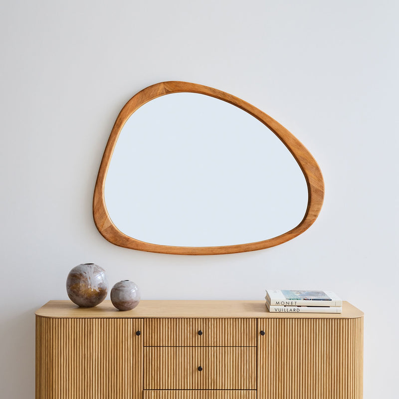 A SYMMETRICAL MIRROR