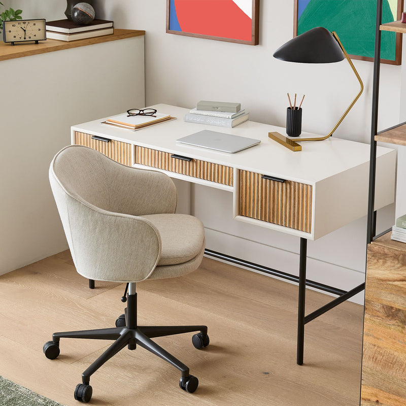 QUINN DESK